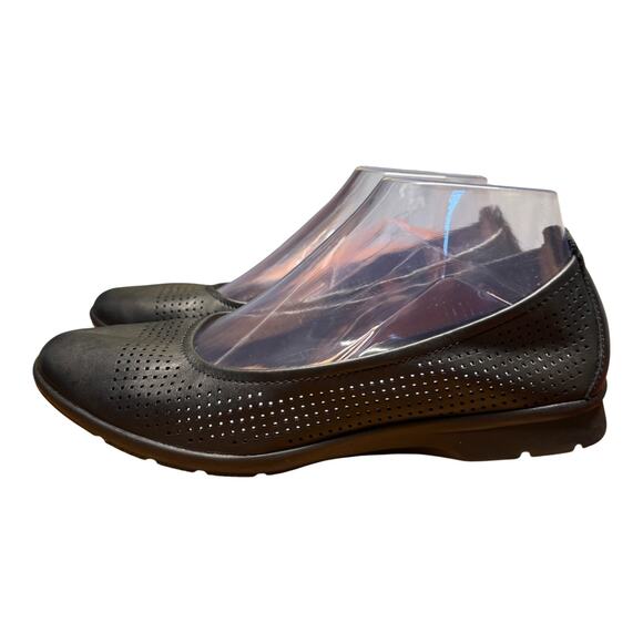 Clarks Shoes - CLARKS Jenette Ease Perforated Women's 7.5 Black Leather Super Flex Ballet Flats